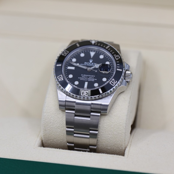 Rolex Submariner Ceramic 40mm - Picture 6 of 9